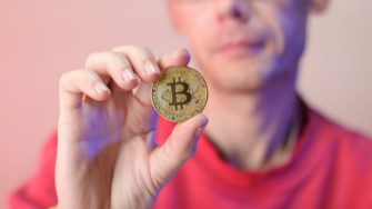 Биткойн в центре волнений: анализ текущего состояния рынка и прогнозы на будущее