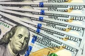 Доллар преодолел рубеж в 100 рублей: причины и последствия для российской экономики