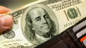 Доллар достиг максимума за два года: причины роста и влияние на мировую экономику