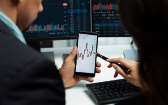 Какие российские акции могут вырасти при смягчении санкционного давления