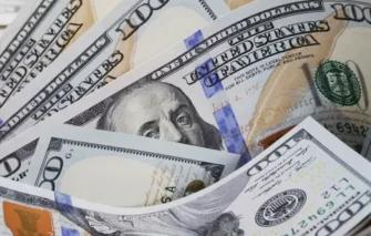Доллар теряет позиции на фоне паузы в решении США по Ближнему Востоку