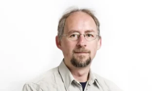 Адам Бэк, пионер биткоина, продает десятки тысяч BTC: зачем он это делает и как это может изменить рынок