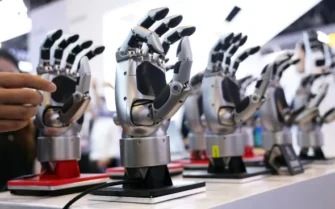 Акции крупнейших IT-компаний рухнули из-за страха перед искусственным интеллектом