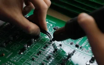 Китай усиливает контроль над чипами: акции местных производителей резко выросли