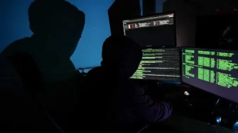 Мошенники выдают себя за «Госуслуги» и обманывают россиян через поддельный бот